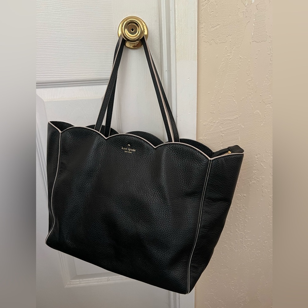 Black Leewood Place Rainn Leather Scalloped Kate Spade Purse